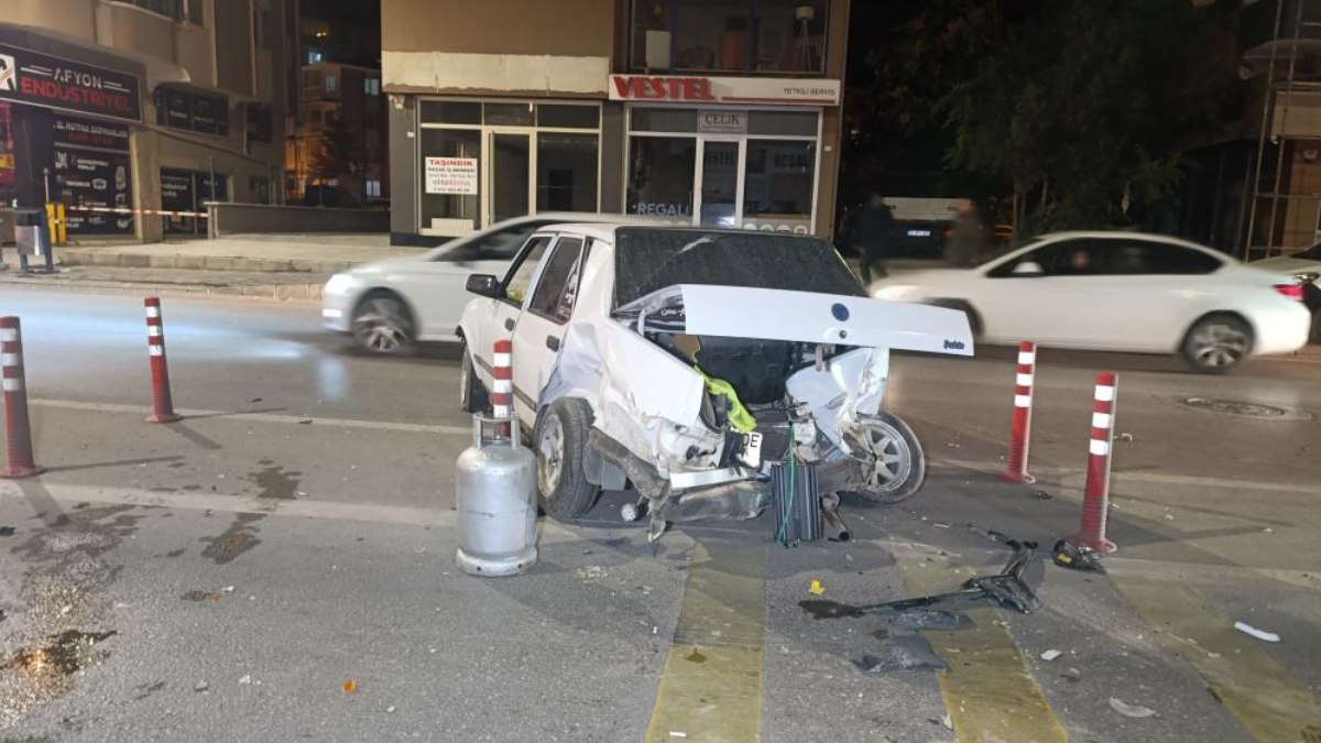 Afyonkarahisar’da feci kaza! Ortalık savaş alanına döndü
