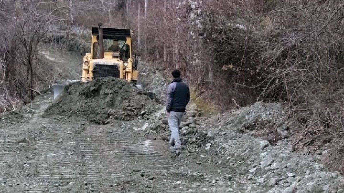 Çorum’da iki köyü birbirine bağlayan yol yarım asır sonra eski günlerine dönüyor