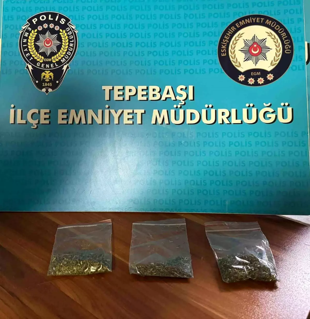 Eskişehir’de Polis Denetimi: Uyuşturucu ve Silah Ele Geçirildi