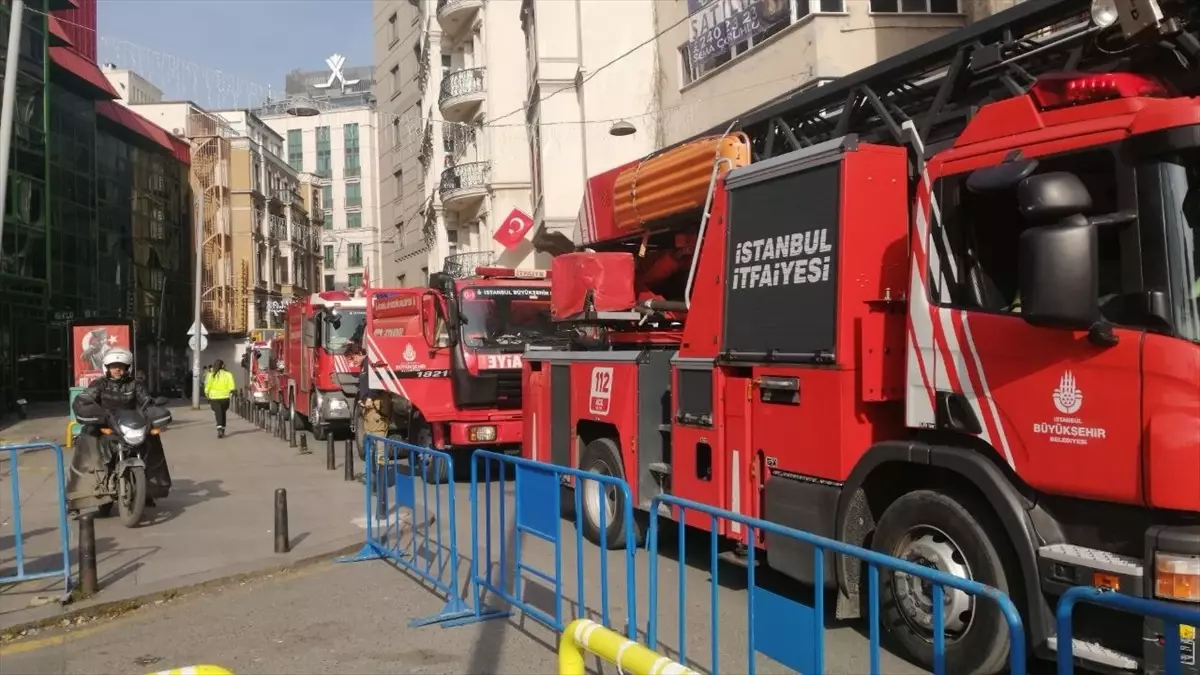 Beyoğlu’nda Otel Sauna Yangını Kontrol Altında