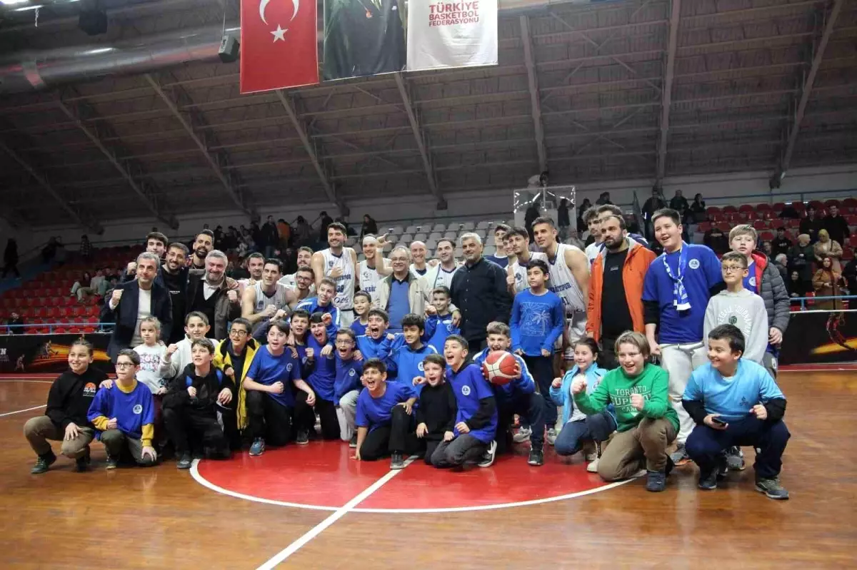 Kocaeli BŞB Kağıtspor, Ankara Genç Akademi’yi 75-66 ile Geçti