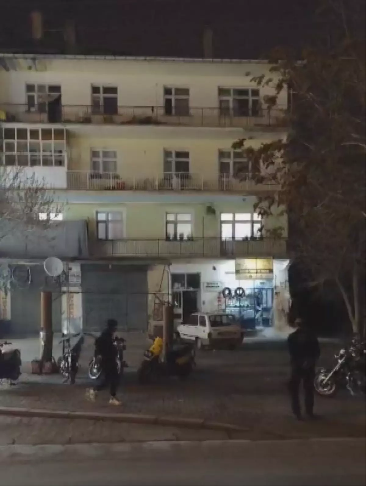 Konya’da 4 Katlı Bina Çöktü, Kurtarma Çalışmaları Başlatıldı
