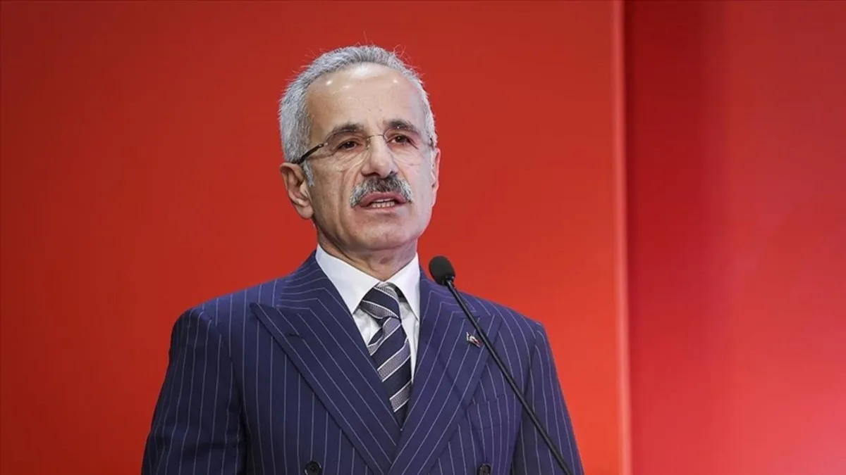 16 yaş altınına sosyal medya sınırlaması geliyor! Bakan Uraloğlu tarih vererek duyurdu