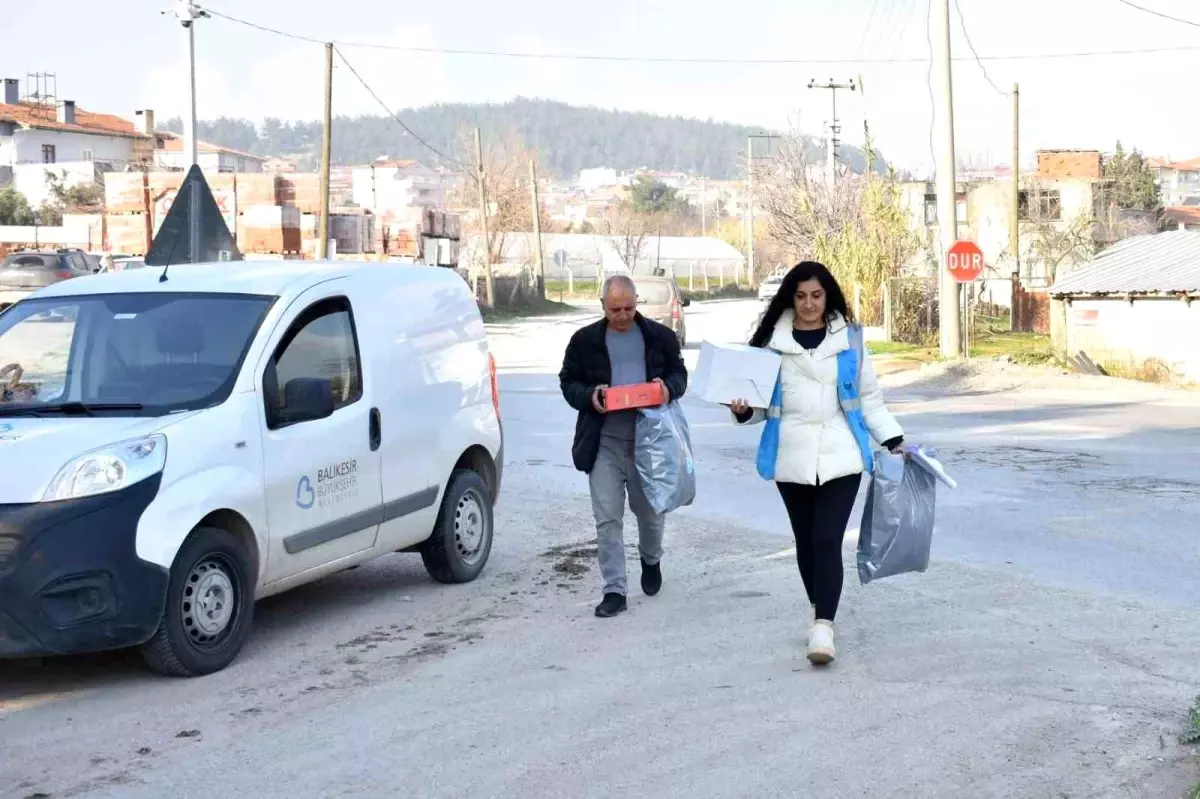 Balıkesir’de Dar Gelirli Ailelere Kışlık Kıyafet Desteği