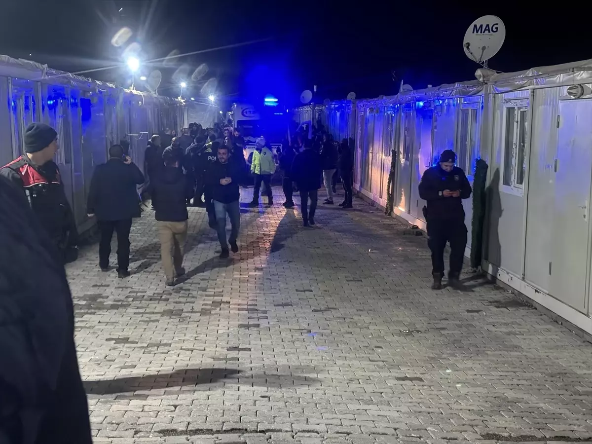 Malatya’da Bıçaklı Saldırı: Bir Polis Yaralandı