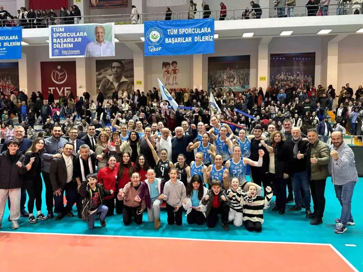 Nilüfer Belediyespor Eker Kadın Voleybol Takımı, Beşiktaş’ı Set Vermeden Geçti