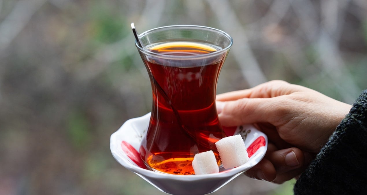 Uzmanı uyardı: Çayı yanlış mı içiyoruz?