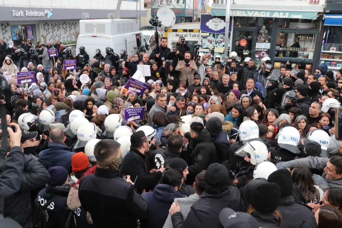 Van’da DBP’nin Yürüyüşüne Polis Müdahale Etti