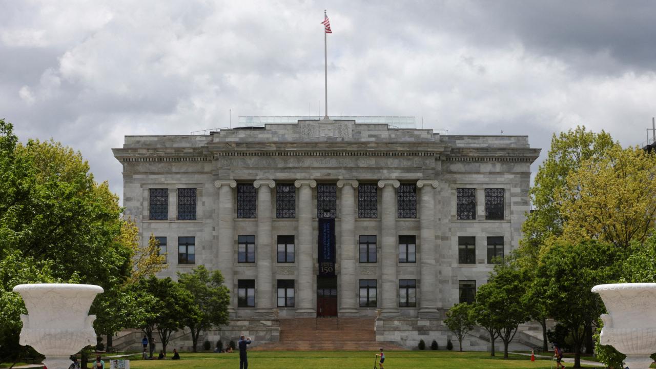 Beyaz Saray, Harvard Üniversitesine yaptırımlarını antisemitizm yasalarıyla savundu